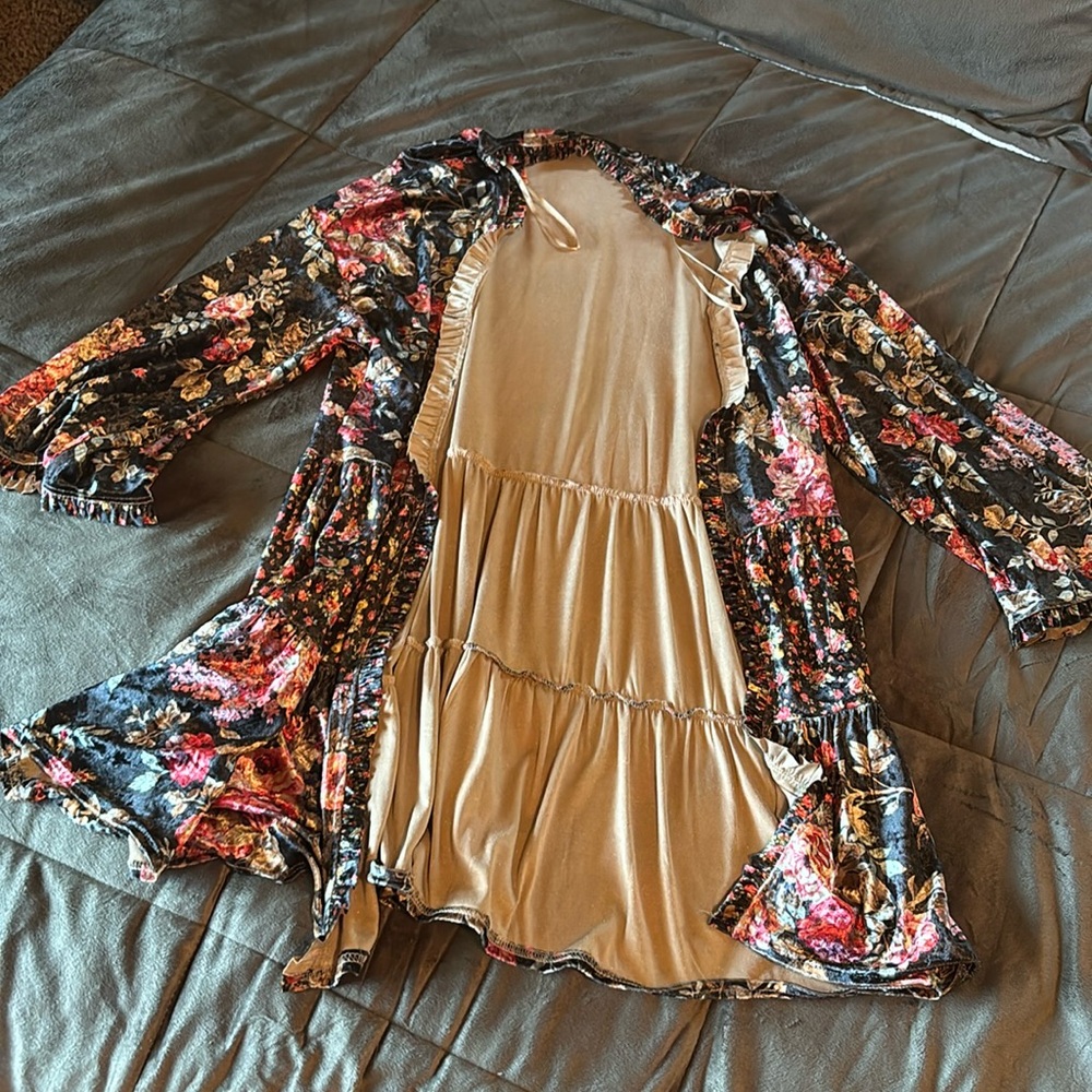 Easel Kimono